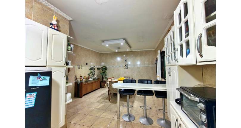 Belo Sobrado amplo à venda no Bairro do Conjunto Habitacional Turística na Rua Duse Naccarati, 