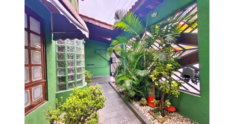 Belo Sobrado amplo à venda no Bairro do Conjunto Habitacional Turística na Rua Duse Naccarati, 