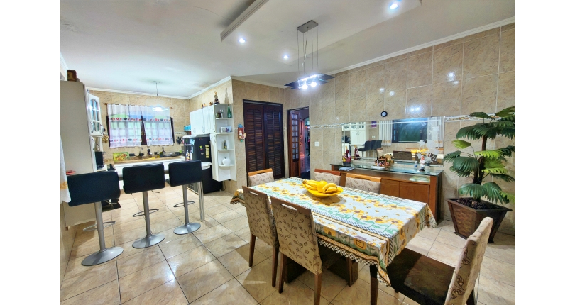 Belo Sobrado amplo à venda no Bairro do Conjunto Habitacional Turística na Rua Duse Naccarati, 