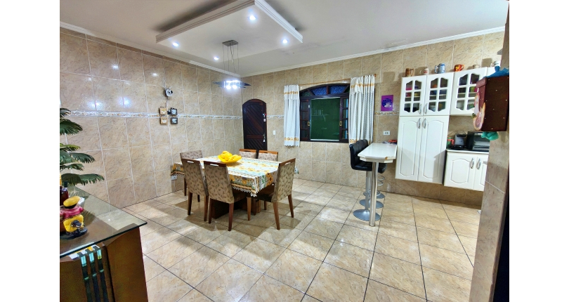 Belo Sobrado amplo à venda no Bairro do Conjunto Habitacional Turística na Rua Duse Naccarati, 