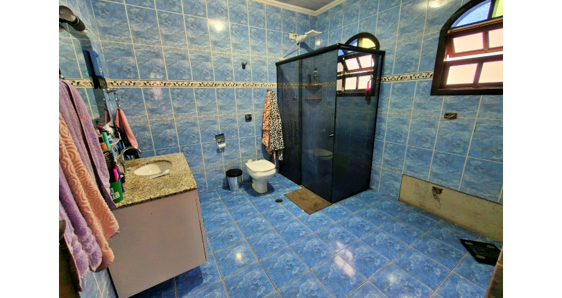 Belo Sobrado amplo à venda no Bairro do Conjunto Habitacional Turística na Rua Duse Naccarati, 