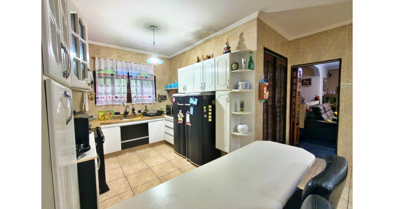 Belo Sobrado amplo à venda no Bairro do Conjunto Habitacional Turística na Rua Duse Naccarati, 