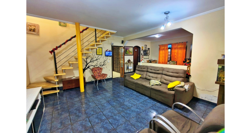 Belo Sobrado amplo à venda no Bairro do Conjunto Habitacional Turística na Rua Duse Naccarati, 