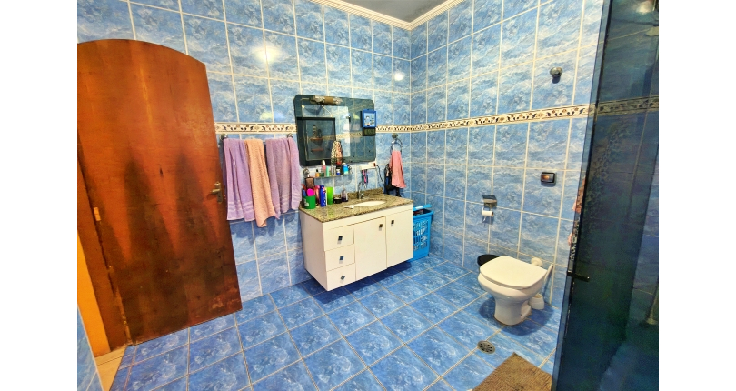 Belo Sobrado amplo à venda no Bairro do Conjunto Habitacional Turística na Rua Duse Naccarati, 