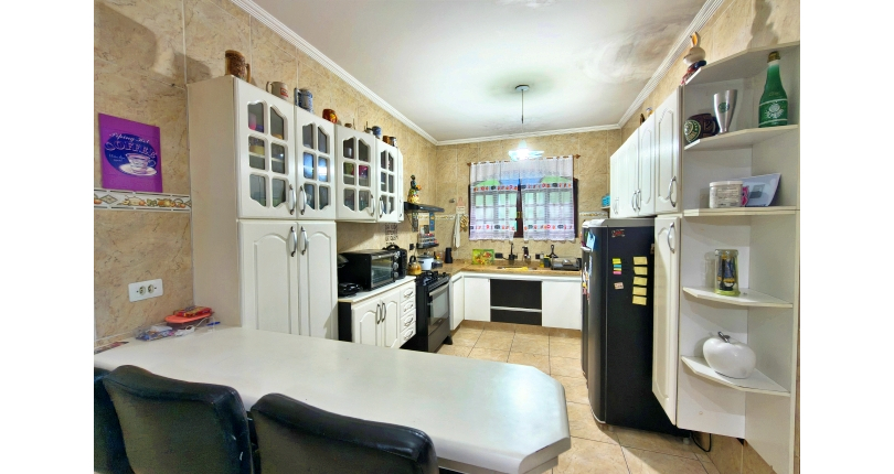 Belo Sobrado amplo à venda no Bairro do Conjunto Habitacional Turística na Rua Duse Naccarati, 