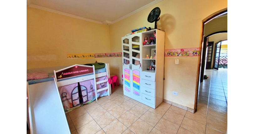 Belo Sobrado amplo à venda no Bairro do Conjunto Habitacional Turística na Rua Duse Naccarati, 