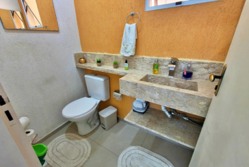 Lindo Sobrado à venda em Cajamar no Bairro do Polvilho no Portal dos Ipês na Rua dos Antúrios,