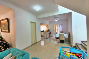 Lindo Sobrado à venda em Cajamar no Bairro do Polvilho no Portal dos Ipês na Rua dos Antúrios,