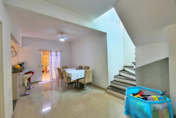 Lindo Sobrado à venda em Cajamar no Bairro do Polvilho no Portal dos Ipês na Rua dos Antúrios,