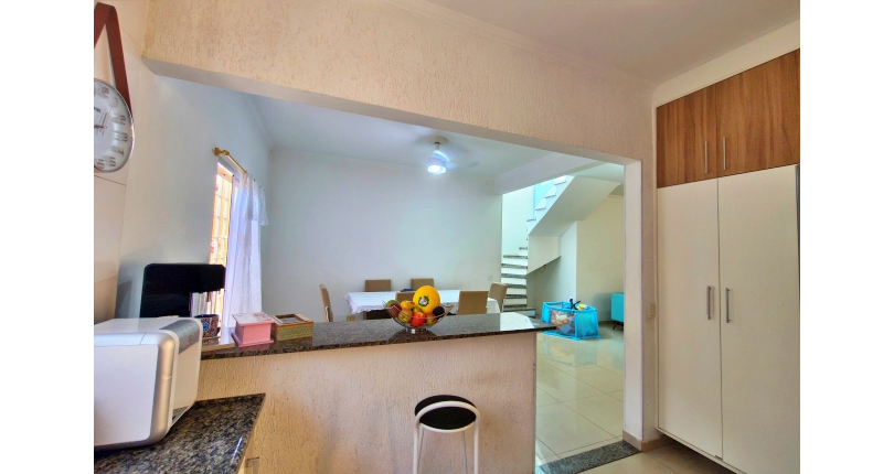 Lindo Sobrado à venda em Cajamar no Bairro do Polvilho no Portal dos Ipês na Rua dos Antúrios,