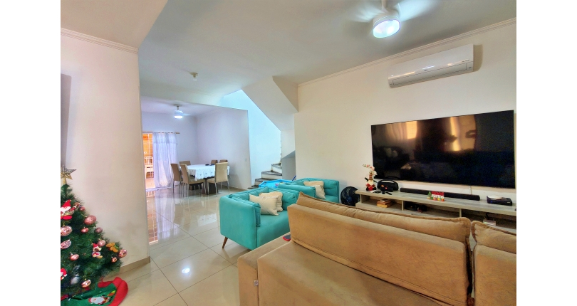 Lindo Sobrado à venda em Cajamar no Bairro do Polvilho no Portal dos Ipês na Rua dos Antúrios,