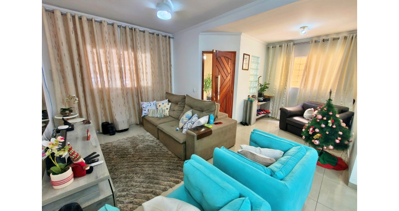 Lindo Sobrado à venda em Cajamar no Bairro do Polvilho no Portal dos Ipês na Rua dos Antúrios,