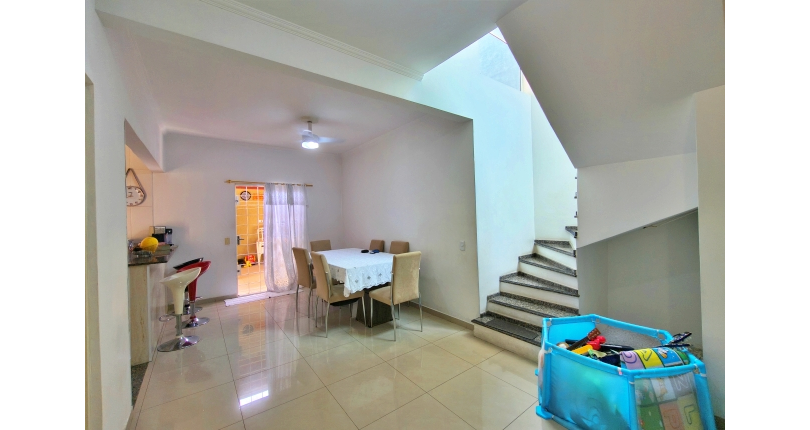 Lindo Sobrado à venda em Cajamar no Bairro do Polvilho no Portal dos Ipês na Rua dos Antúrios,