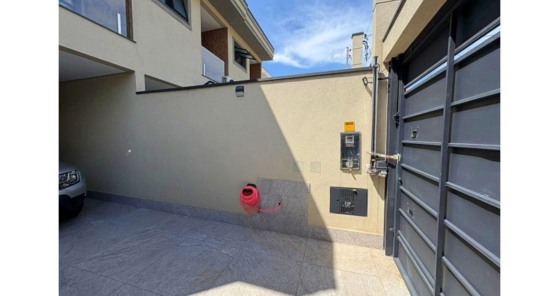 Sobrado à venda no Bairro do Parque São Domingos na Rua Abrahan Lincoln