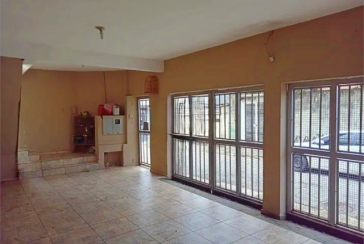 Casa assobradada à venda no Bairro da Vila Guedes na Rua Manoel Rodrigues da Costa