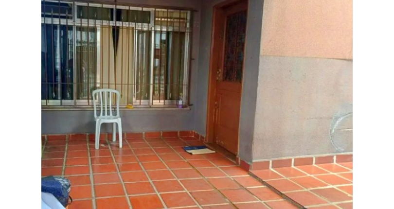 Belo Sobrado à venda no Bairro da Vila dos Remédios na Rua Álvaro Guião,