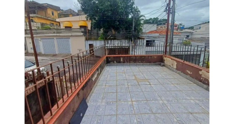 Belo Sobrado à venda no Bairro da Vila dos Remédios na Rua Álvaro Guião,