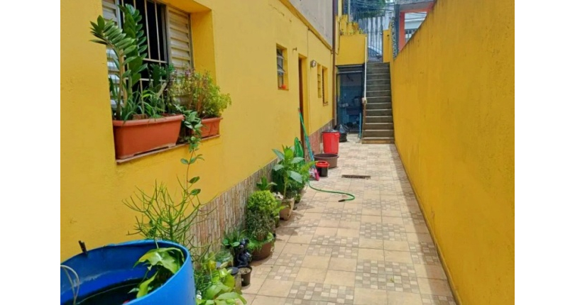 Belo Sobrado à venda no Bairro da Vila dos Remédios na Rua Álvaro Guião,