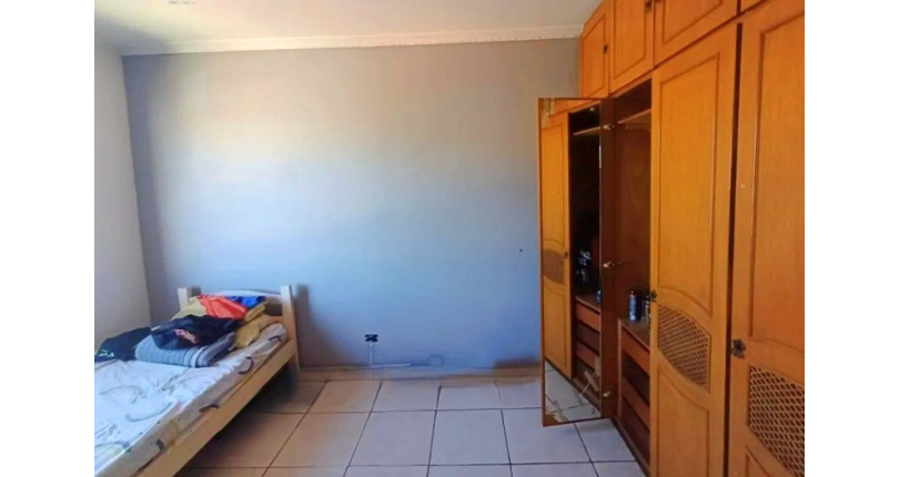 Belo Sobrado à venda no Bairro da Vila dos Remédios na Rua Álvaro Guião,