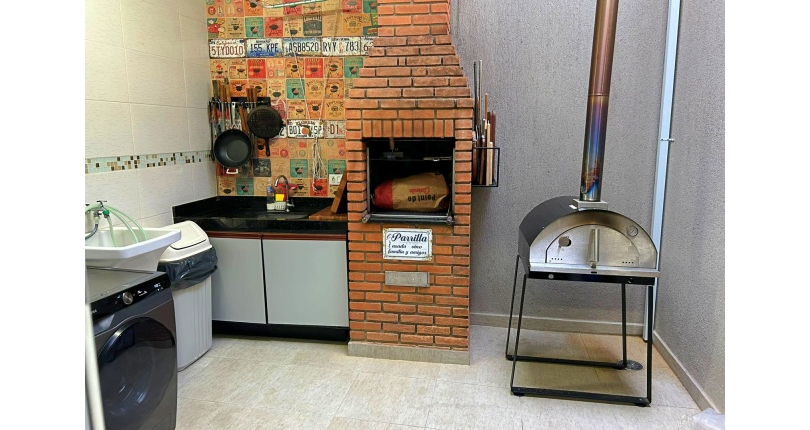 Sobrado à venda no Bairro do Parque São Domingos na Rua Abrahan Lincoln,