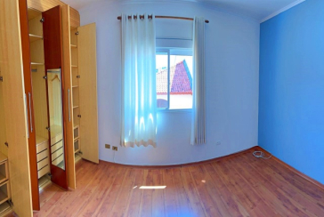 Sobrado à venda no Bairro do Jardim Regina na Rua José Baroncelli,