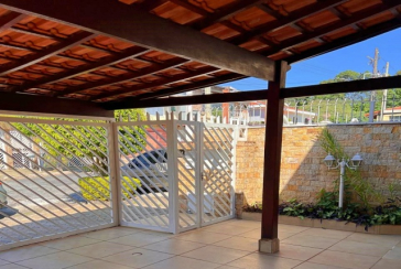 Sobrado à venda no Bairro do Jardim Regina na Rua José Baroncelli,