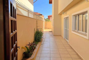 Sobrado à venda no Bairro do Jardim Regina na Rua José Baroncelli,