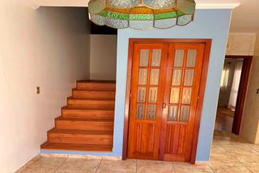 Sobrado à venda no Bairro do Jardim Regina na Rua José Baroncelli,