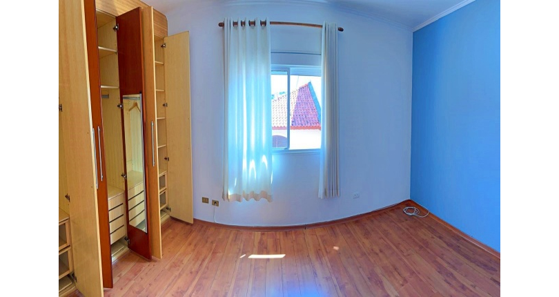 Sobrado à venda no Bairro do Jardim Regina na Rua José Baroncelli,