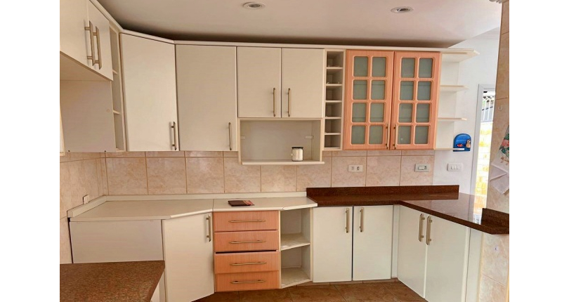 Sobrado à venda no Bairro do Jardim Regina na Rua José Baroncelli,