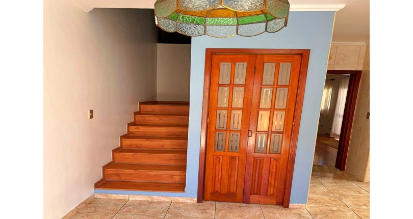 Sobrado à venda no Bairro do Jardim Regina na Rua José Baroncelli,