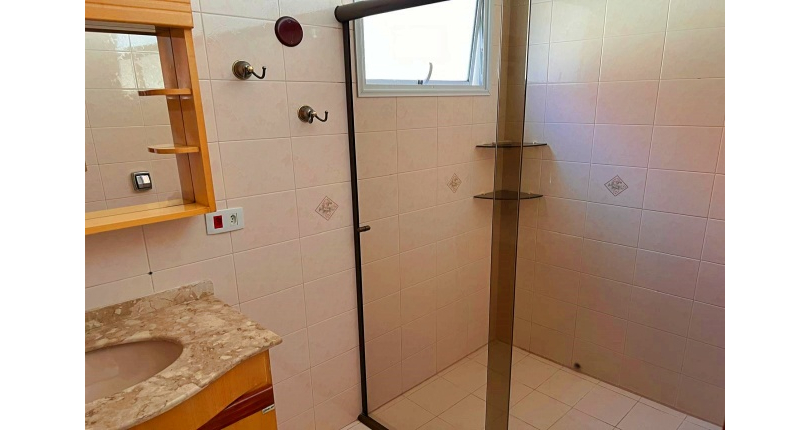 Sobrado à venda no Bairro do Jardim Regina na Rua José Baroncelli,