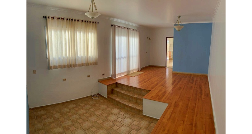 Sobrado à venda no Bairro do Jardim Regina na Rua José Baroncelli,