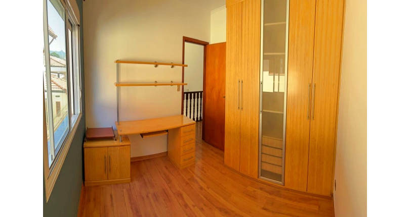 Sobrado à venda no Bairro do Jardim Regina na Rua José Baroncelli,