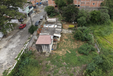 Excelente oportunidade de investimento ou construção residencial em Santana de Parnaíba. Lote localizado na Rua Névoa