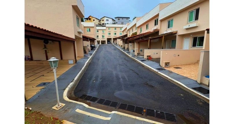 Sobrado à venda no Bairro do Jardim Santa Monica na Avenida Santa Mônica 326,