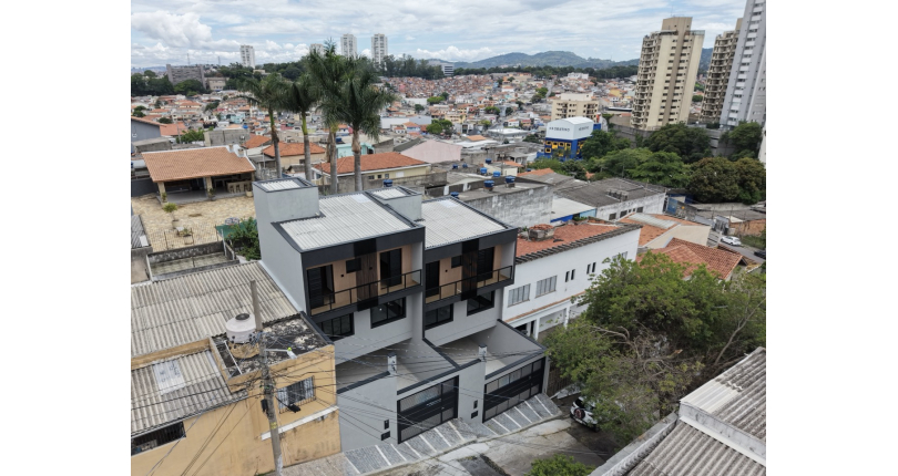 Sobrado novo à venda no Bairro da Vila Mangalot na Rua Itapinima,