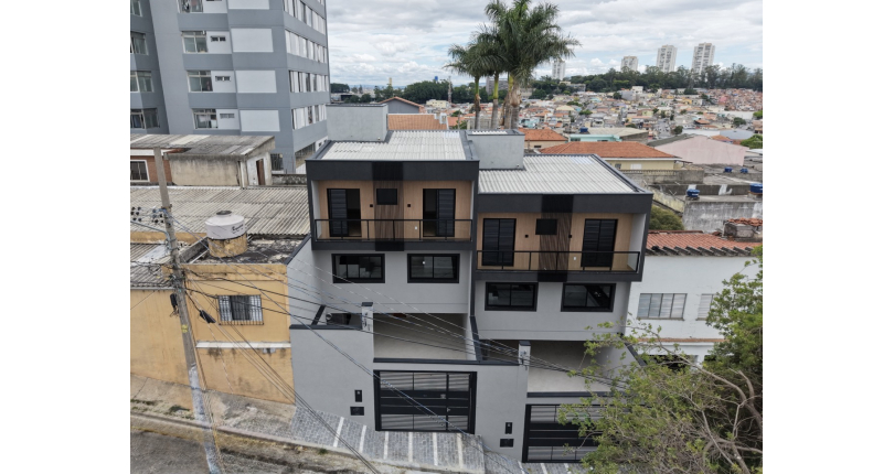 Sobrado novo à venda no Bairro da Vila Mangalot na Rua Itapinima,
