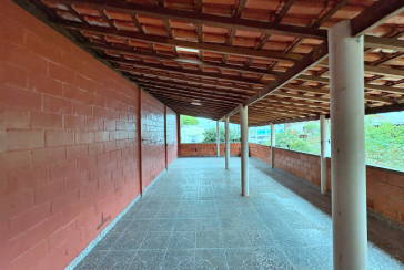 Casa Térrea à venda no Bairro do Jardim Regina na Rua Andrade Velosino,