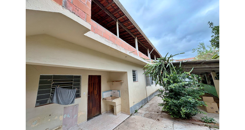 Casa Térrea à venda no Bairro do Jardim Regina na Rua Andrade Velosino,