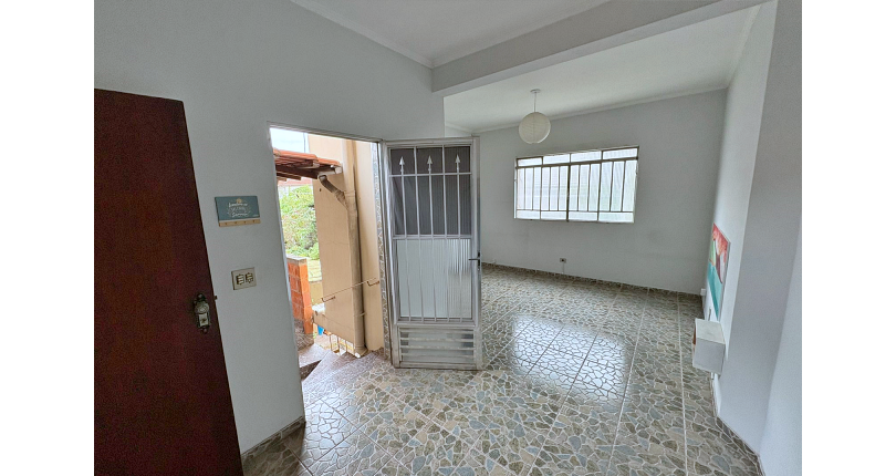 Casa Térrea à venda no Bairro do Jardim Regina na Rua Andrade Velosino,