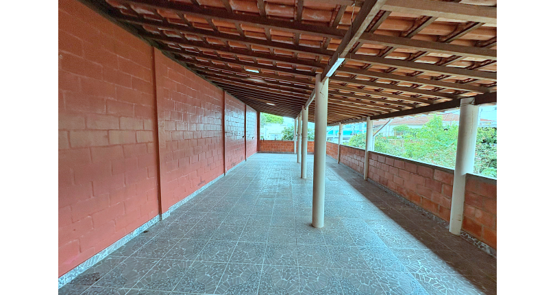 Casa Térrea à venda no Bairro do Jardim Regina na Rua Andrade Velosino,