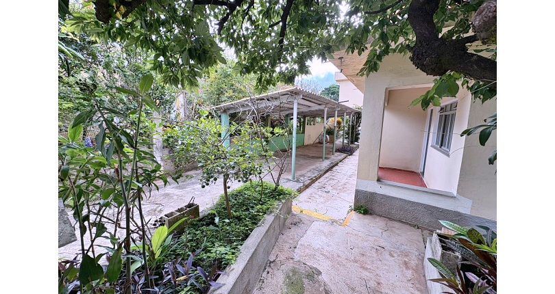 Casa Térrea à venda no Bairro do Jardim Regina na Rua Andrade Velosino,