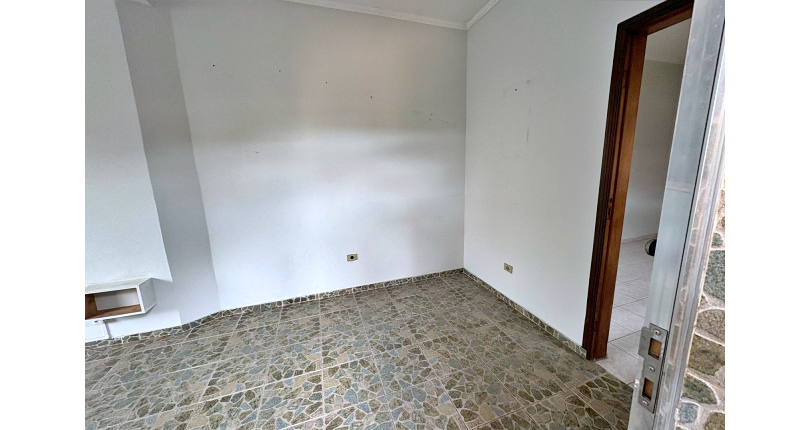 Casa Térrea à venda no Bairro do Jardim Regina na Rua Andrade Velosino,