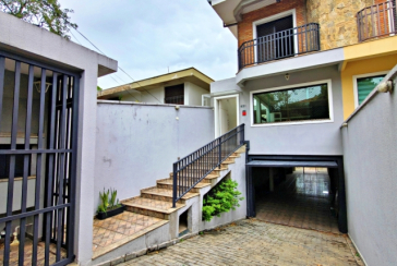Lindo Sobrado amplo à venda no Bairro do Parque São Domingos na Rua Doutor Odon Carlos de Figueiredo Ferraz