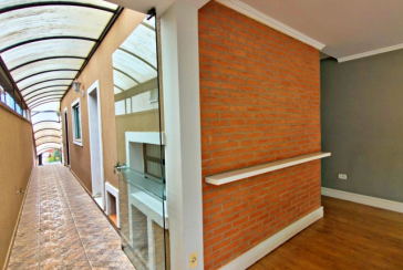 Lindo Sobrado amplo à venda no Bairro do Parque São Domingos na Rua Doutor Odon Carlos de Figueiredo Ferraz