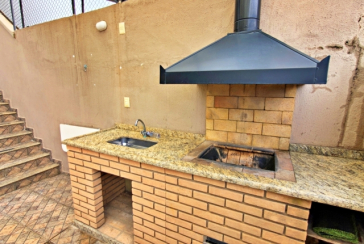 Lindo Sobrado amplo à venda no Bairro do Parque São Domingos na Rua Doutor Odon Carlos de Figueiredo Ferraz