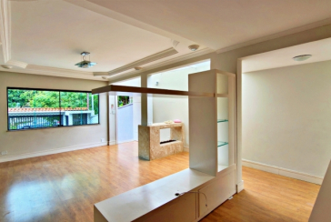 Lindo Sobrado amplo à venda no Bairro do Parque São Domingos na Rua Doutor Odon Carlos de Figueiredo Ferraz