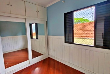 Lindo Sobrado amplo à venda no Bairro do Parque São Domingos na Rua Doutor Odon Carlos de Figueiredo Ferraz