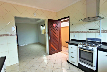 Lindo Sobrado amplo à venda no Bairro do Parque São Domingos na Rua Doutor Odon Carlos de Figueiredo Ferraz